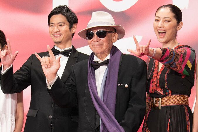 【画像集】宮崎あおい・蒼井優・本田翼・橋本環奈らレッドカーペット／東京国際映画祭 14枚目