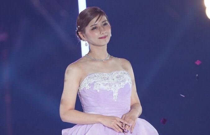 【写真・画像】-22kgで話題・しなこ、イメージ激変のドレス姿を披露「ディズニープリンセスみたい」「これは衝撃」　2枚目