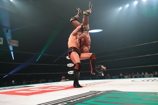「俺がノアだ」中嶋勝彦、GHCヘビー初防衛 不敵な笑みを浮かべる王者が見据える未来 2枚目