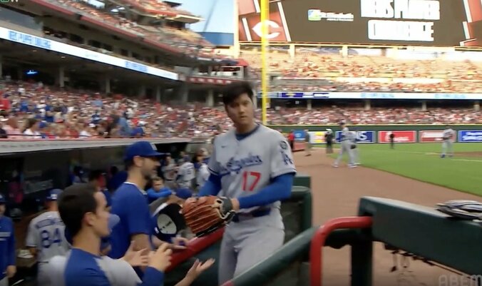 【写真・画像】球場騒然！大谷翔平、爆速弾丸ライナーが“消えた”？「スゴい音だな」「カメラ追いつけないw」とんでもない打球をかっ飛ばしてしまう　1枚目