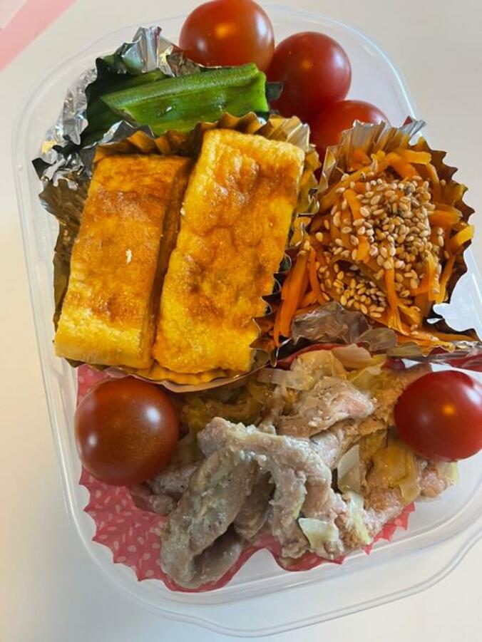  穴井夕子、2.5合を全部使った子ども達の弁当を公開「近くの人に見られませんように」  1枚目
