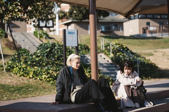 イケメン俳優・レオ「どうやったら振り向いてもらえるのかな…」ゆなにアピールするもライバルの恋を応援？「優しすぎる」の声『彼オオカミ』第2話 3枚目