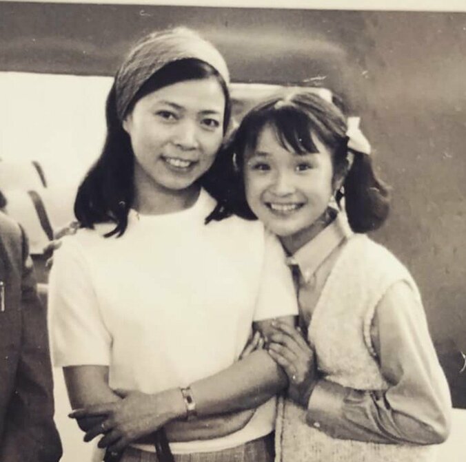 小林幸子、デビュー当時の写真を公開「昔の写真を見て、大盛り上がり」 1枚目