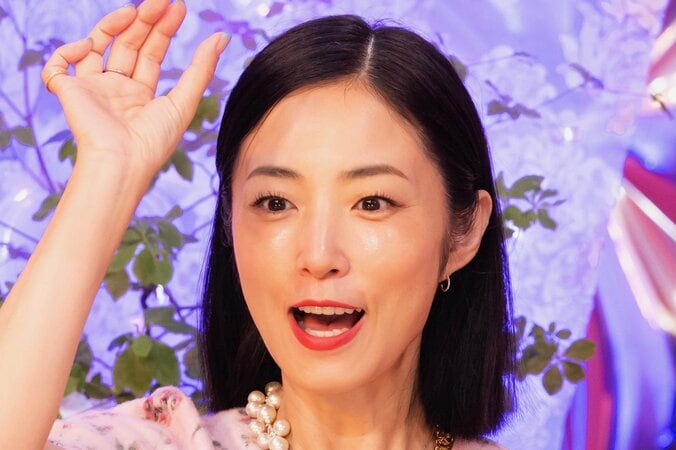 【写真・画像】「恥ずかしいから…」“元祖美魔女”の娘（34）、当時の大ブームを振り返り本音吐露「恥ずかしいから…」　1枚目