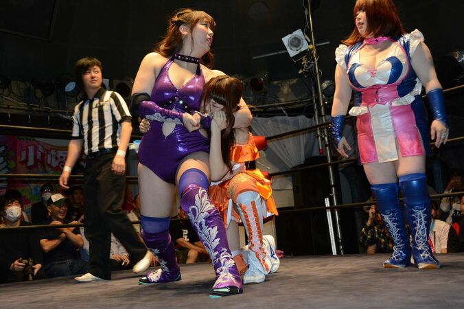 Kカップレスラーのの子 vs グラビアタレントまなせゆうな、「ミス東スポ」を賭けて対決！6.4東京女子プロレス 2枚目