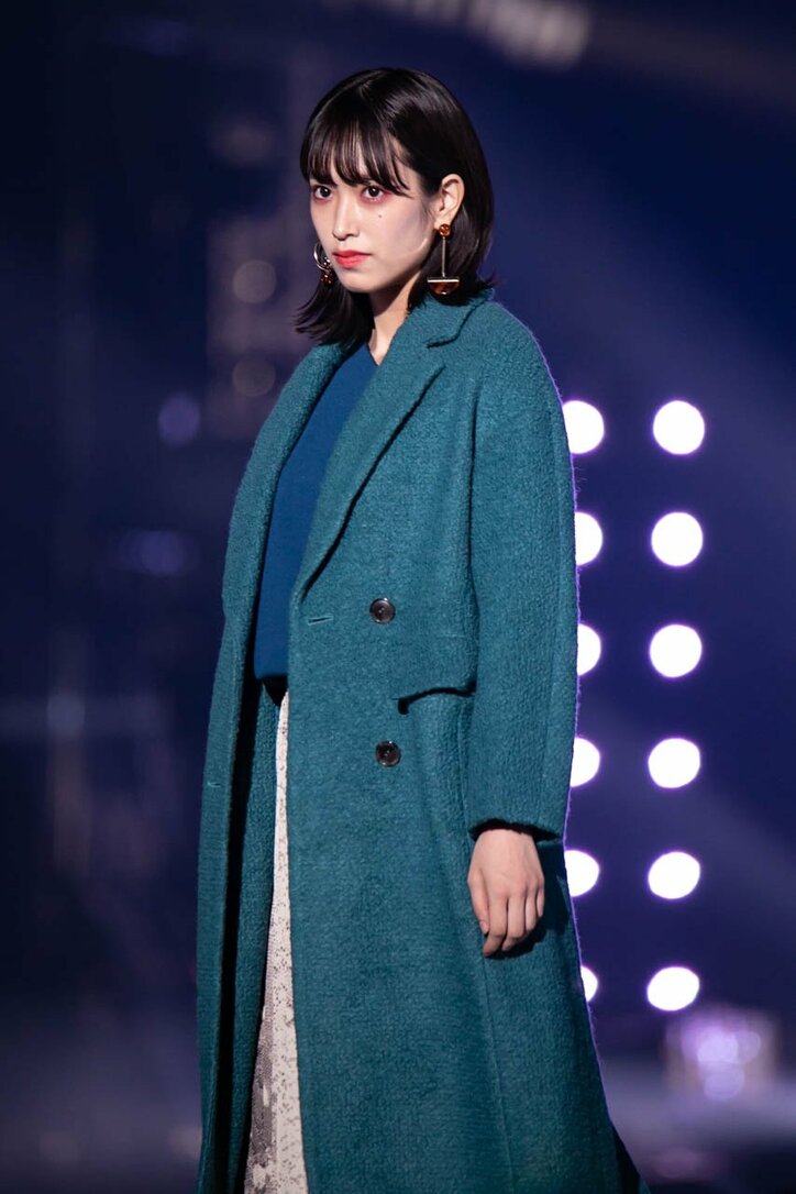 けやき坂46佐々木久美が『TGC』モデルデビュー、”胸を張って”堂々ランウェイ歩く