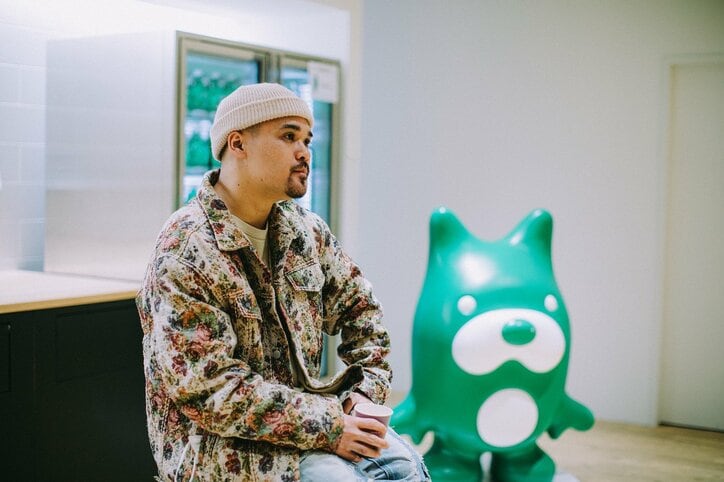 「“ラップやめようかな”とも思った」CHICO CARLITOが語る新作『Sandra's Son』。沖縄、家族、仲間、音楽、言霊が詰まったNEW ALBUMを携えて、“受け取る側より与える側”への再出発。