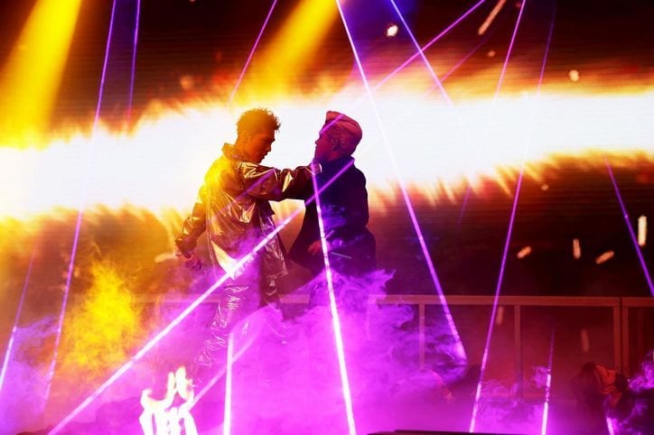 三代目JSBがファンと共に過ごしたクリスマス・イヴ、スペシャルな楽曲、愛のドッキリ、未来への誓い…いつまでも三代目でいるために【ライブレポート】