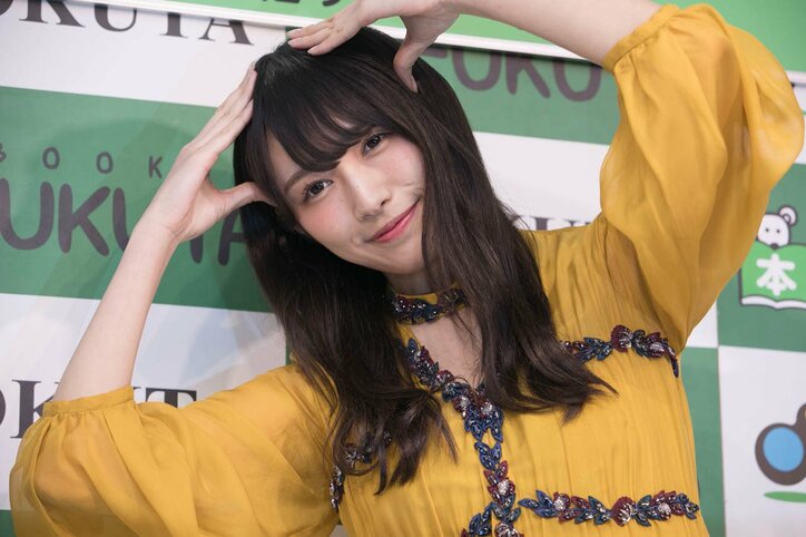 「白石麻衣は憧れの存在」欅坂46・渡辺梨加、水着姿も披露した初のソロ写真集は初版10万部