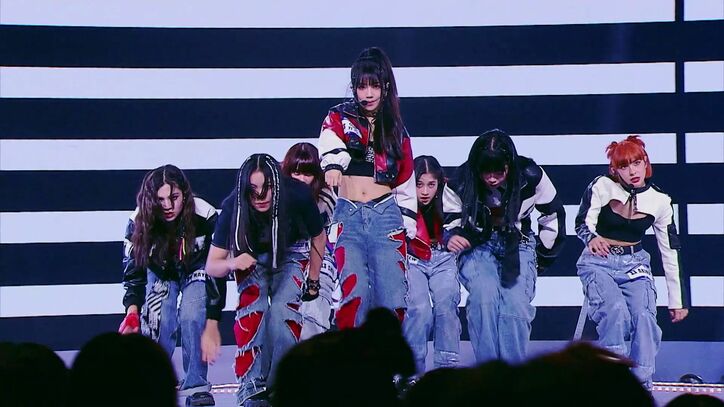 【写真・画像】美しすぎて椅子から立ち上がる審査員も！スタイル抜群の練習生たちの天女のようなパフォーマンスに歓声鳴りやまず「芸術作品のよう」　2枚目