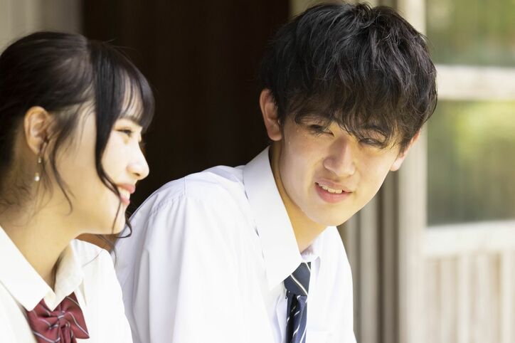 男子4人がひとりの女子のもとへ…爆モテ状態の高1女子に「恋ステ三国志」「まじゅ取り合戦」の声『恋ステ2021秋 沖縄』