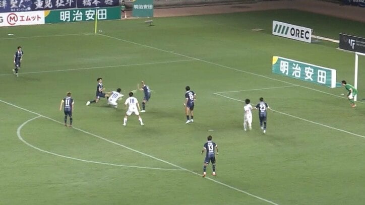 ［映像］難しい体勢から豪快コントロールシュート