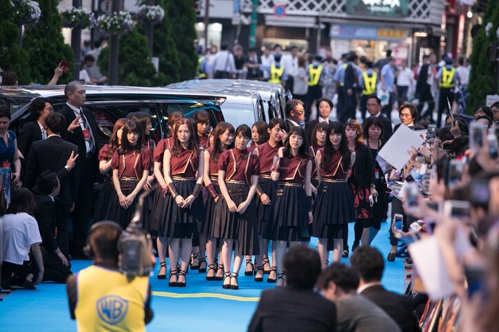 乃木坂46・西野七瀬、歌舞伎町で突然のアカペラ&ダンスに「恥ずかしい」と照れ笑い