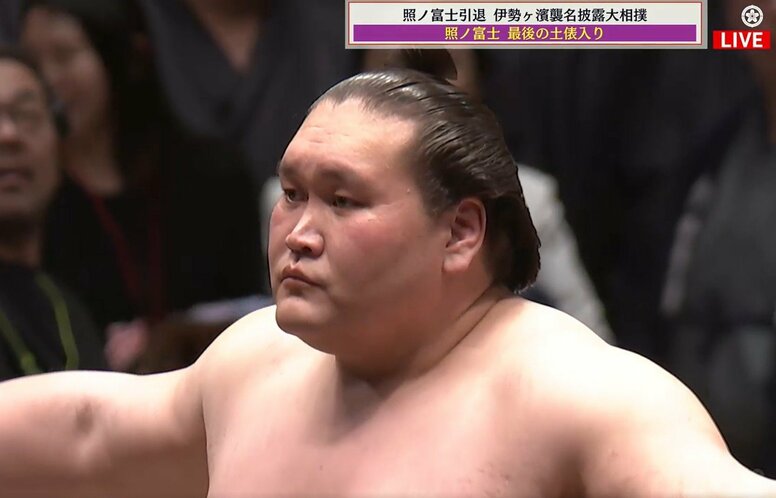 「え！かわいいw」断髪式直後の伊勢ヶ濱親方、スタイリング中の貴重映像にファン悶絶 「テムジンやんw」息子そっくりの声も