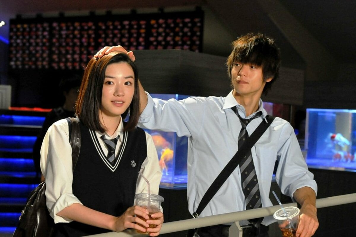 窪田正孝 永野芽郁 制服で水族館デート お似合い 本当のカップルみたい の声 話題 Abema Times