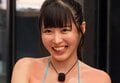 “小さすぎるビキニ姿で話題”26歳グラドル、38歳アイドルと親密2ショット「明るい人好きかも」