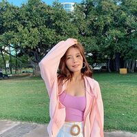 宇野実彩子、爽やか＆胸元セクシーなオフショットにファン悶絶「美しすぎて、、、しんどい」