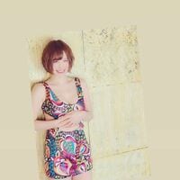 手島優、バブリーなボディコン姿に称賛の声「可愛いすぎて泣ける」「反則です！」