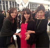 保田圭、後輩・石川梨華の結婚パーティに参加　“ふっくらお腹”を触ってもらう