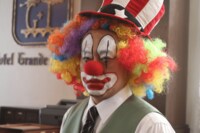 『崖っぷちホテル！』宮川大輔、ピエロメイクの“真顔”に反響