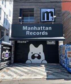『AbemaMix』が渋谷・マンハッタンレコードを期間限定でジャック！店内ではアベマグッズも販売中！