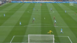 「ありえない…」GK鈴木彩艶、“60m級キック”で開始33秒ゴールを演出！驚愕プレアシストに「NFLのクォーターバックだ」「戦術ザイオン炸裂」