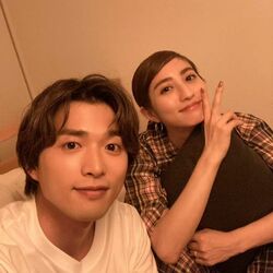 「美男美女でほんまに素敵」「かわいいペア！」白洲迅＆堀田茜、リラックスした“自撮り2ショット”に反響