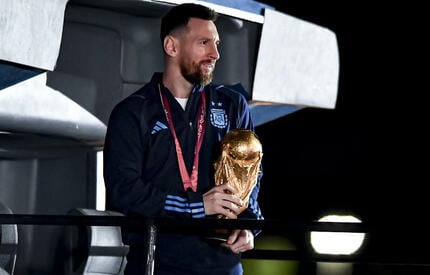 父さんの方が凄い！ マラドーナ・ジュニア、メッシのW杯優勝を祝福も