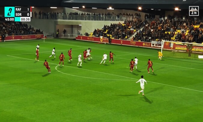 中村敬斗が密集から華麗なゴール