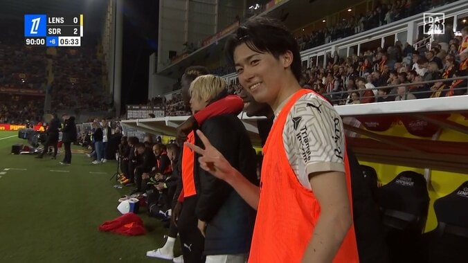 「公式いい仕事してるわ」「最強の癒しきた」中村敬斗＆伊東純也のにっこにこオフショットが話題沸騰「なにこれ可愛いんだけど」中村の呼びかけに伊東がはにかみサムアップ 2枚目