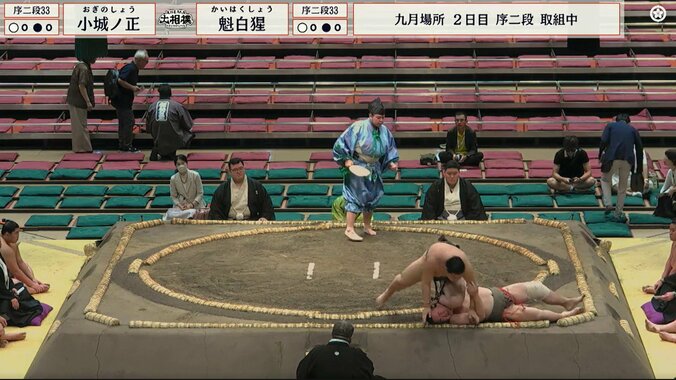 「あぶなっ」力士の顔の上に力士が…あわやのアクシデント発生 「無事で何より」ファンも“ヒヤリ” 4枚目