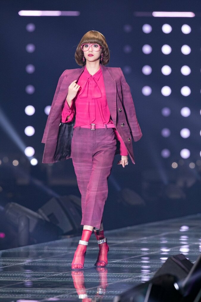 欅坂46が背中ざっくりセクシーに、個性全開アーティスティックに魅せた「TGC」ランウェイ 13枚目