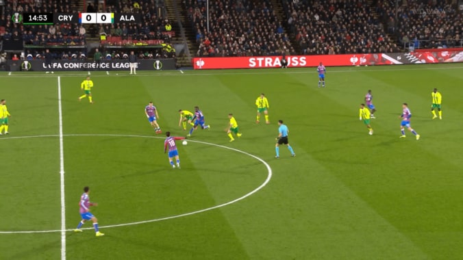 「モドリッチばりだ」鎌田大地の“絶品アウトサイドキック”にスタジアムどよめき！「うっっま」「魅せるね」ダイレクトパスにファン喝采  5枚目