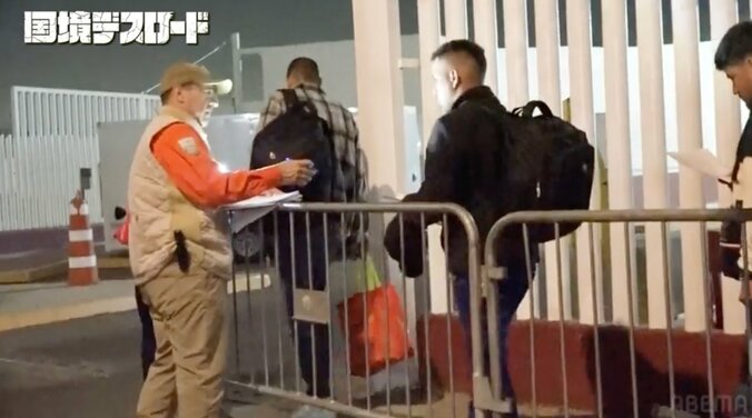 【写真・画像】27歳妻子持ち男性、アメリカ駆け込み移民の瞬間に密着「昔、不法入国がバレて強制帰国させられた」犯罪歴発覚でGPSをつけられ　5枚目