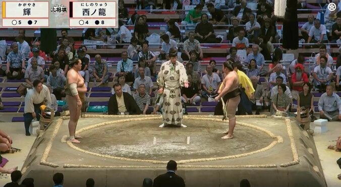「え?」「どうした」まさかの“仕切り直し”に力士は呆然 行司「はっきよい」も…異例の光景に館内もどよめく 4枚目