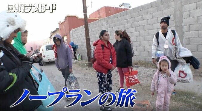 【写真・画像】物乞いで生計を立てる移民一家に密着 8歳長女「やったわ、ママ！」80円を稼ぐ　2枚目