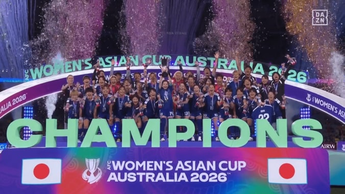 歓喜のトロフィーリフトで注目された「紙吹雪パクパク」