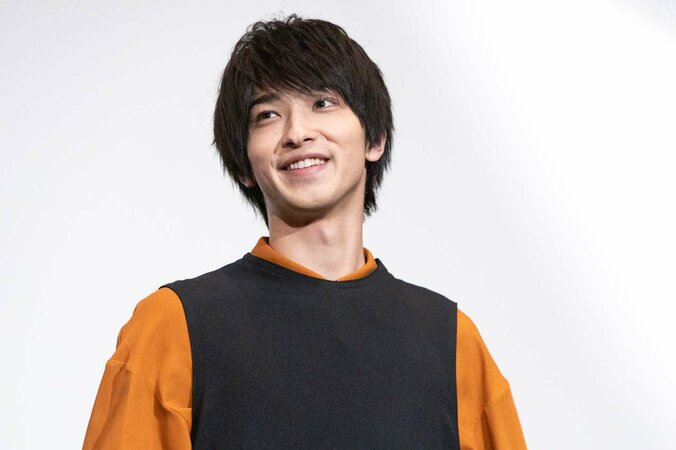 「このコンビ 可愛すぎ」「お茶目な2人」横浜流星＆丸山隆平の“仲良し2ショット”に反響 1枚目