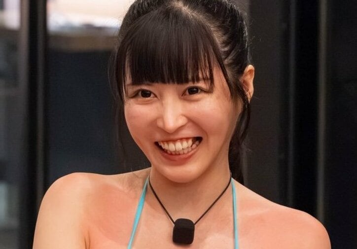 【写真・画像】“小さすぎるビキニで話題”26歳グラドル、38歳アイドルとで2ショットでツヤツヤに　1枚目