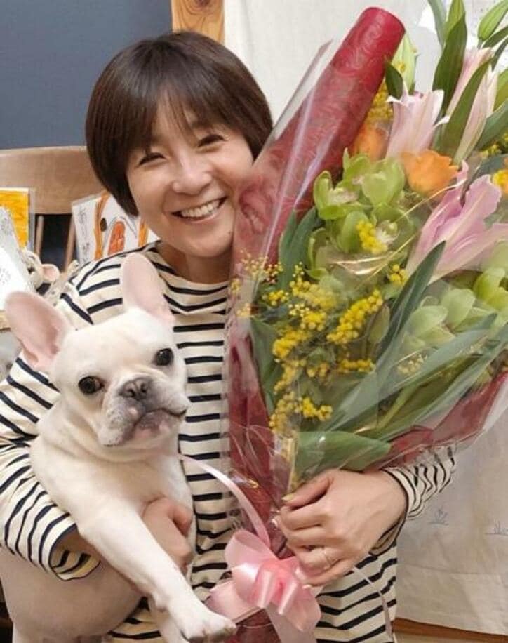  藤田朋子、夫からのサプライズプレゼントに感激「玄関に入ると大きな花束」 