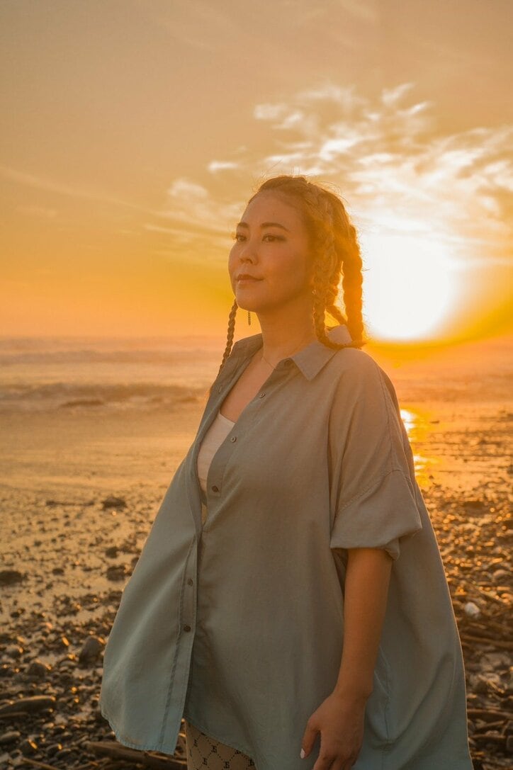 シンガーSONOMIが9年ぶりの新曲。自身による作詞作曲に加えトラックメイキングも行った完全セルフプロデュース曲の『説明できない』がリリース。