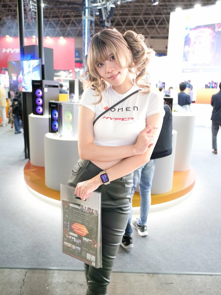 [照片/图片] 发现金发"竖卷"大姐姐！"东京电玩展2025"OMEN_HyperX（日本HP）报道 2