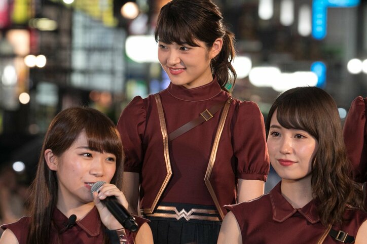乃木坂46・西野七瀬、歌舞伎町で突然のアカペラ&ダンスに「恥ずかしい」と照れ笑い