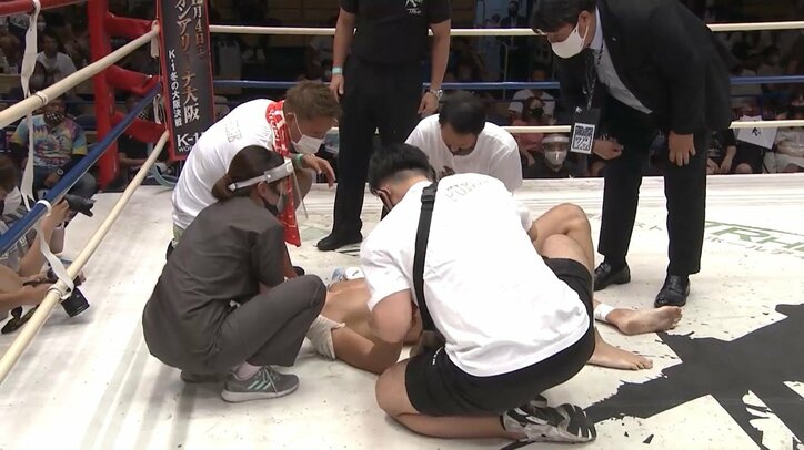 重量級、194センチの巨体がフリーズする破壊力に戦慄！ 悶絶ミドル→右フックに「レベルが違いすぎる」