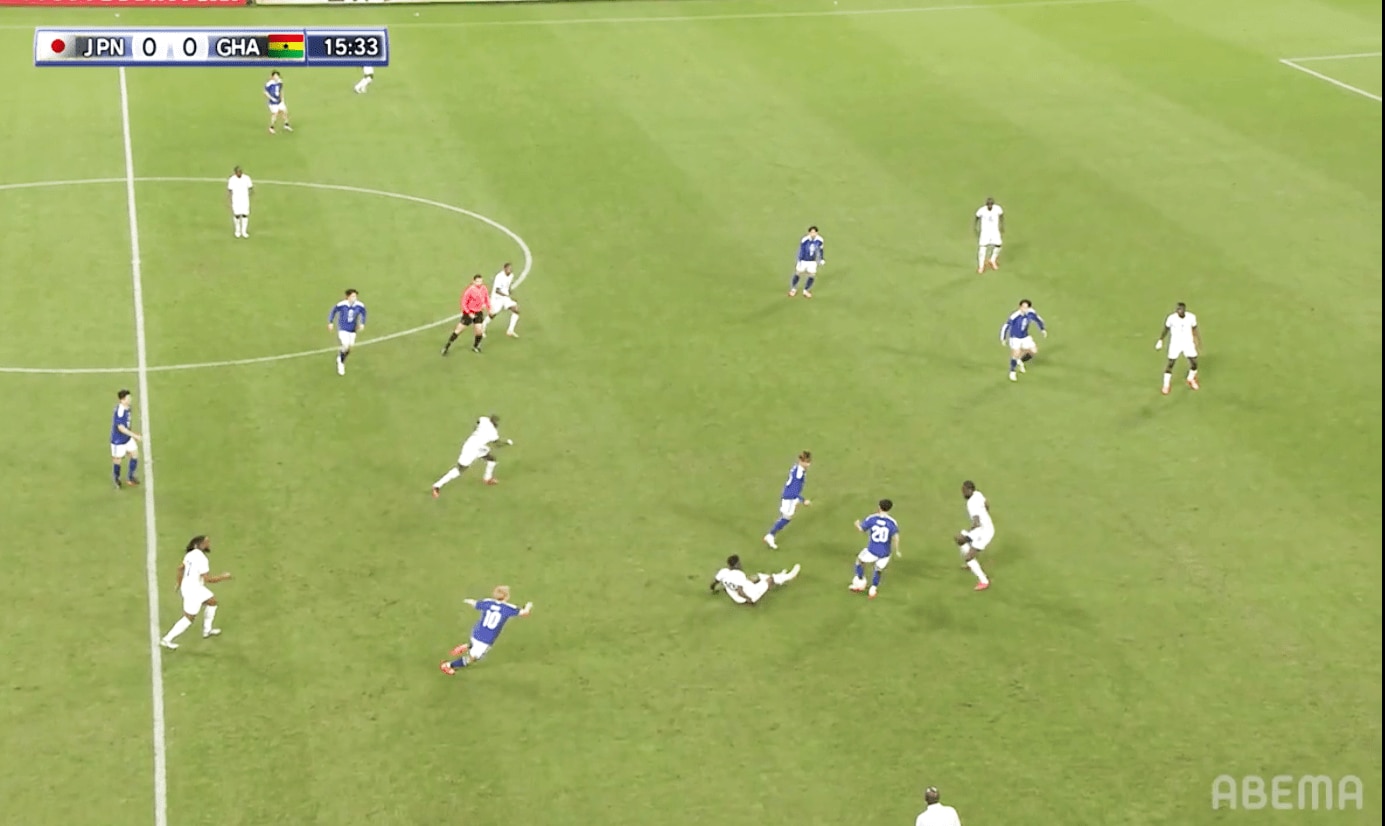 久保から横パスを受けて抜け出す佐野海舟