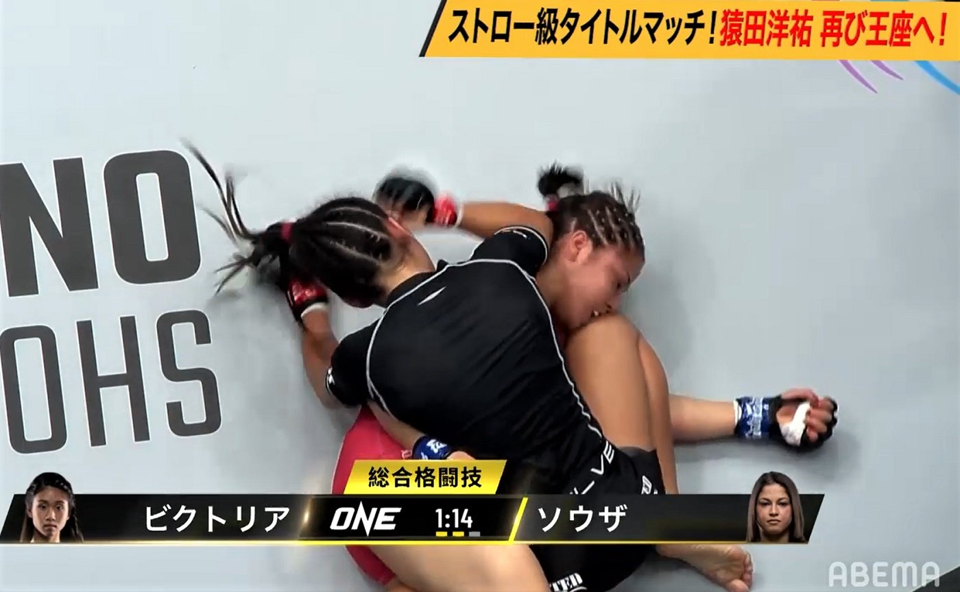 17歳・女子mmaファイター、無慈悲なヒジで壮絶ko 「容赦ない」「顔はやめてあげて」ファンからは悲痛な声も ニュース Abema Times