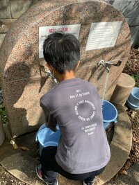 市川海老蔵『お墓のお掃除へ』