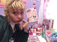 ぺこ、りゅうちぇるとのベッドルームを公開「毎朝起きてめっちゃ幸せをかんじる」