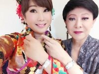 はるな愛、美川憲一とおそろのヘビロテ腕時計を公開「キラキラしてかわいいの」