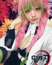 人気YouTuber・サキ吉が「鬼滅の刃」の“恋柱”甘露寺蜜璃に変身！「素敵すぎ」「完璧です」と称賛続々